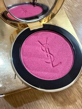 Yves Saint Laurent  flush  color: 66 Fuchsia Fizz -0.17 new